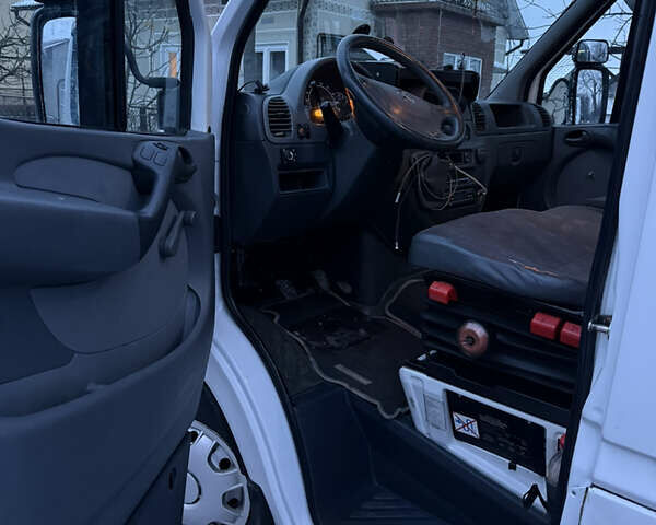 Білий Мерседес Sprinter, об'ємом двигуна 2.7 л та пробігом 999 тис. км за 10500 $, фото 9 на Automoto.ua