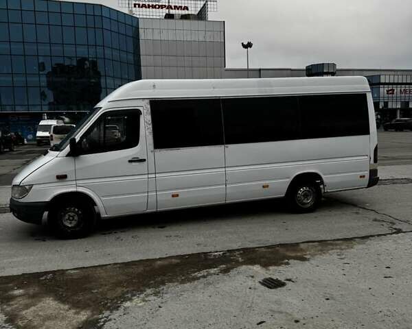 Белый Мерседес Sprinter, объемом двигателя 2.7 л и пробегом 897 тыс. км за 6800 $, фото 3 на Automoto.ua