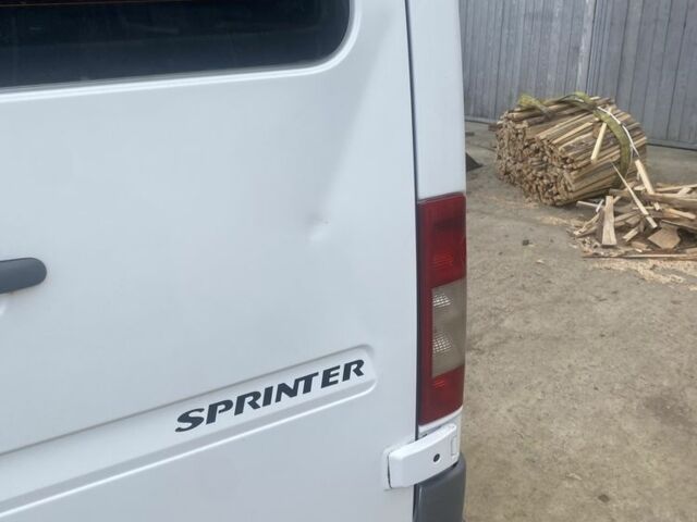 Белый Мерседес Sprinter, объемом двигателя 2.1 л и пробегом 200 тыс. км за 7000 $, фото 1 на Automoto.ua