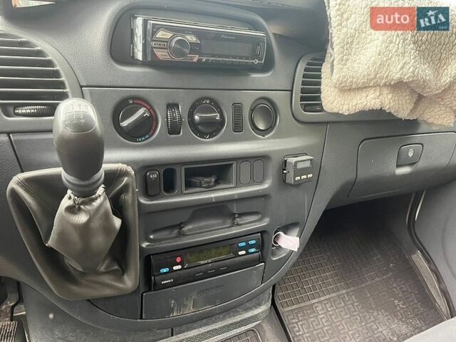 Белый Мерседес Sprinter, объемом двигателя 2.15 л и пробегом 780 тыс. км за 7500 $, фото 4 на Automoto.ua