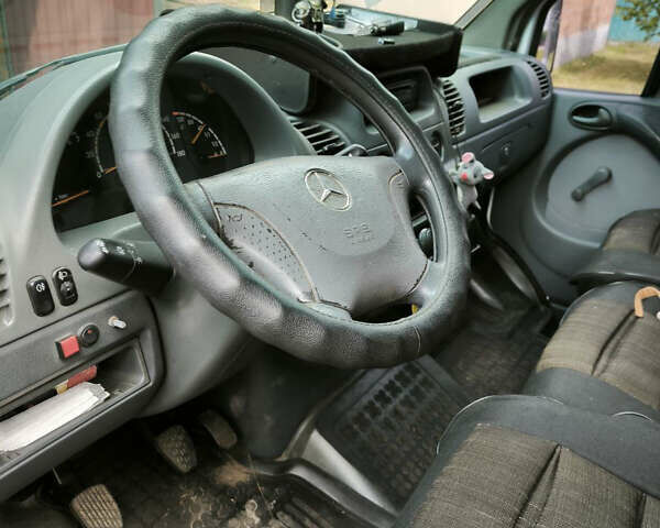 Белый Мерседес Sprinter, объемом двигателя 2.69 л и пробегом 999 тыс. км за 5000 $, фото 4 на Automoto.ua