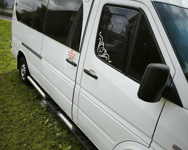 Белый Мерседес Sprinter, объемом двигателя 2.69 л и пробегом 999 тыс. км за 5000 $, фото 1 на Automoto.ua