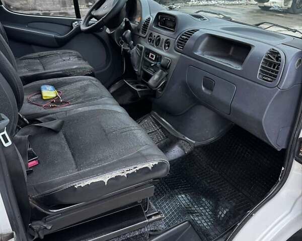 Белый Мерседес Sprinter, объемом двигателя 2.7 л и пробегом 897 тыс. км за 6800 $, фото 12 на Automoto.ua