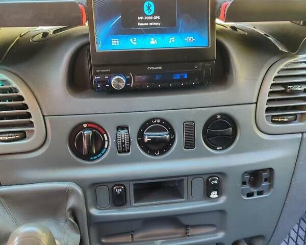 Белый Мерседес Sprinter, объемом двигателя 2.69 л и пробегом 75 тыс. км за 6900 $, фото 13 на Automoto.ua