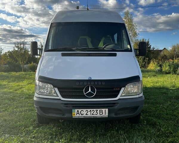 Белый Мерседес Sprinter, объемом двигателя 2.15 л и пробегом 463 тыс. км за 11800 $, фото 3 на Automoto.ua