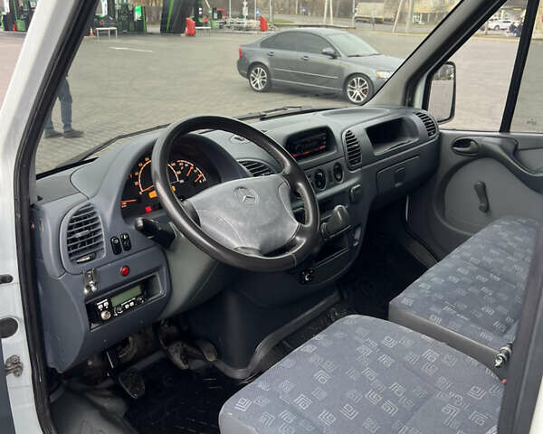 Белый Мерседес Sprinter, объемом двигателя 2.15 л и пробегом 470 тыс. км за 12300 $, фото 7 на Automoto.ua