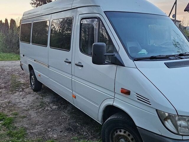 Білий Мерседес Sprinter, об'ємом двигуна 2.2 л та пробігом 500 тис. км за 7500 $, фото 1 на Automoto.ua