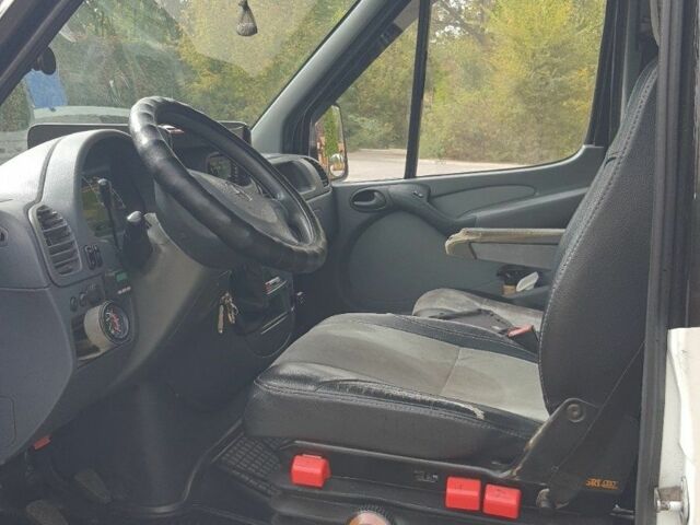 Белый Мерседес Sprinter, объемом двигателя 2.7 л и пробегом 350 тыс. км за 10500 $, фото 9 на Automoto.ua