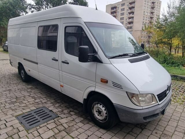 Белый Мерседес Sprinter, объемом двигателя 2.69 л и пробегом 600 тыс. км за 11200 $, фото 3 на Automoto.ua