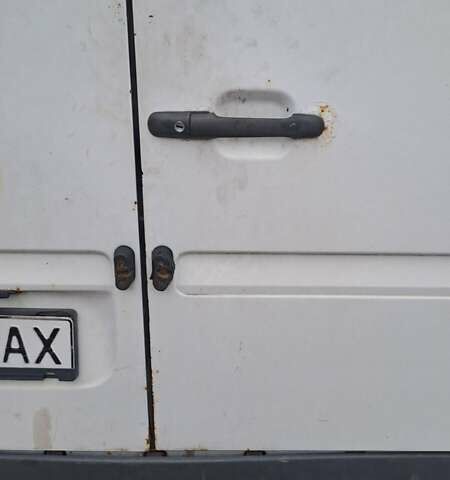 Белый Мерседес Sprinter, объемом двигателя 2.2 л и пробегом 411 тыс. км за 10000 $, фото 3 на Automoto.ua