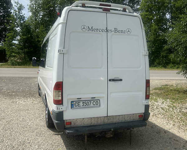 Белый Мерседес Sprinter, объемом двигателя 2.69 л и пробегом 500 тыс. км за 10500 $, фото 2 на Automoto.ua