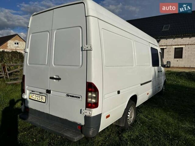 Белый Мерседес Sprinter, объемом двигателя 2.15 л и пробегом 463 тыс. км за 11800 $, фото 4 на Automoto.ua