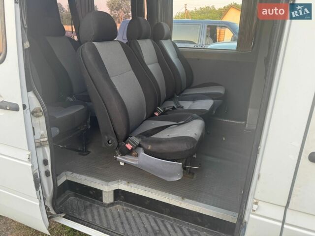 Белый Мерседес Sprinter, объемом двигателя 2.69 л и пробегом 530 тыс. км за 10700 $, фото 3 на Automoto.ua