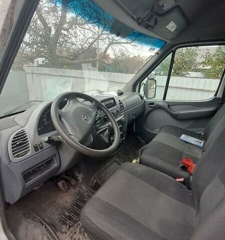 Белый Мерседес Sprinter, объемом двигателя 2.2 л и пробегом 411 тыс. км за 10000 $, фото 4 на Automoto.ua