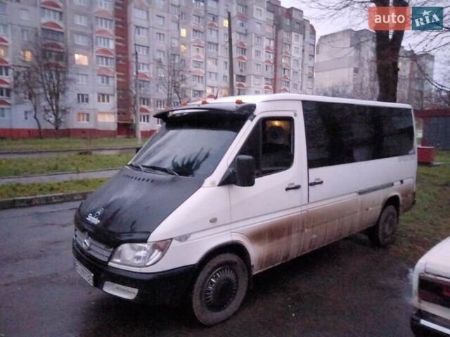 Белый Мерседес Sprinter, объемом двигателя 2.2 л и пробегом 350 тыс. км за 6700 $, фото 1 на Automoto.ua