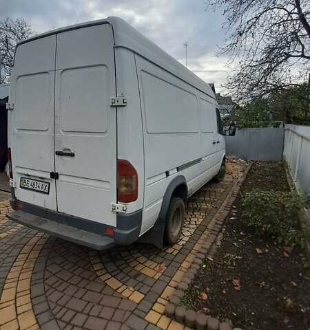 Белый Мерседес Sprinter, объемом двигателя 2.2 л и пробегом 411 тыс. км за 10000 $, фото 10 на Automoto.ua