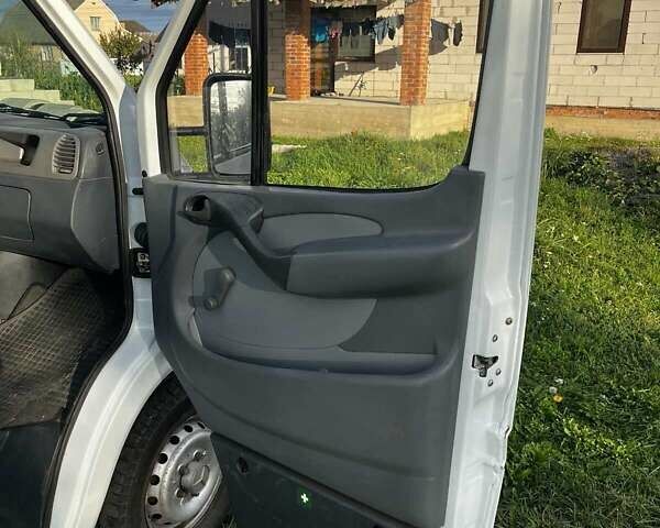 Белый Мерседес Sprinter, объемом двигателя 2.15 л и пробегом 463 тыс. км за 11800 $, фото 12 на Automoto.ua