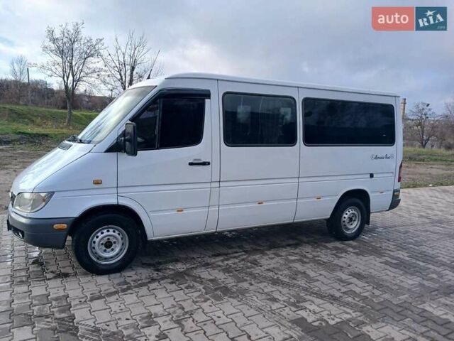Белый Мерседес Sprinter, объемом двигателя 2.15 л и пробегом 350 тыс. км за 8900 $, фото 1 на Automoto.ua