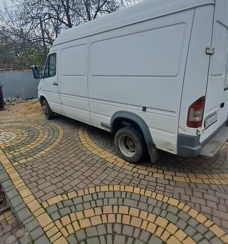 Белый Мерседес Sprinter, объемом двигателя 2.2 л и пробегом 411 тыс. км за 10000 $, фото 9 на Automoto.ua