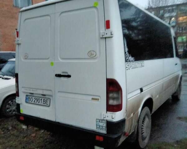 Белый Мерседес Sprinter, объемом двигателя 2.2 л и пробегом 350 тыс. км за 6700 $, фото 3 на Automoto.ua