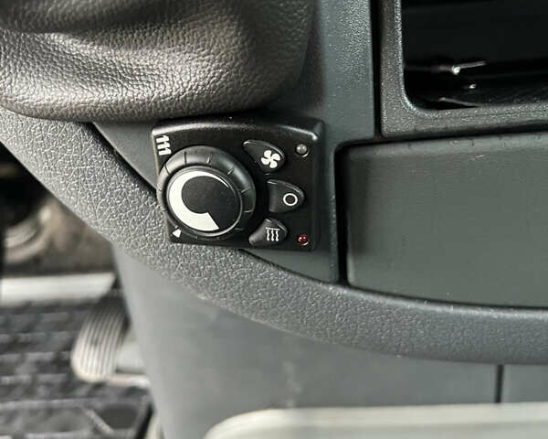 Белый Мерседес Sprinter, объемом двигателя 2.15 л и пробегом 470 тыс. км за 12300 $, фото 10 на Automoto.ua