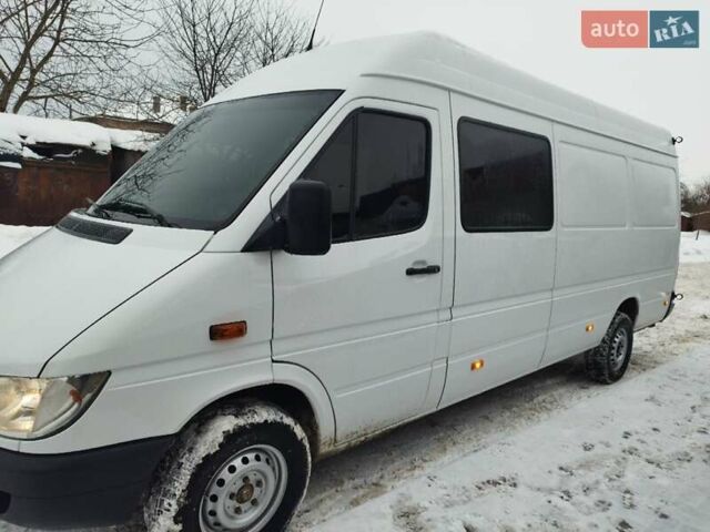 Белый Мерседес Sprinter, объемом двигателя 2.69 л и пробегом 400 тыс. км за 20000 $, фото 3 на Automoto.ua