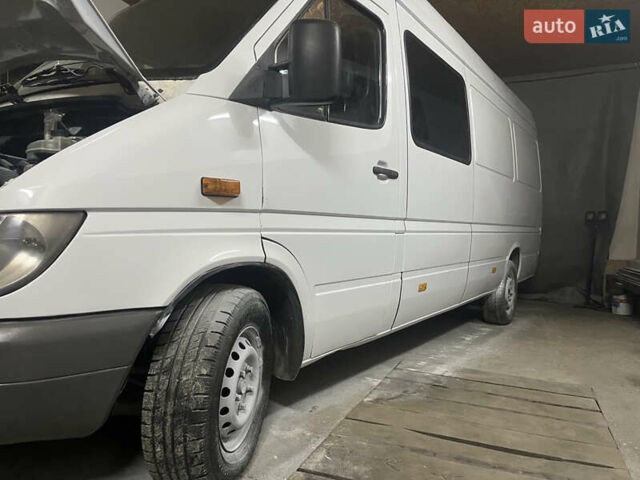 Белый Мерседес Sprinter, объемом двигателя 2.2 л и пробегом 606 тыс. км за 7300 $, фото 3 на Automoto.ua