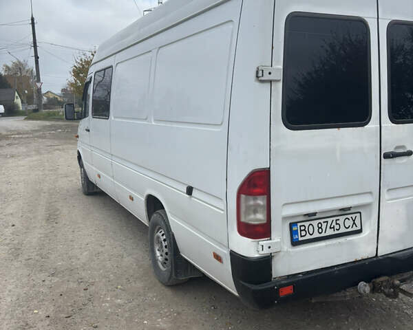 Белый Мерседес Sprinter, объемом двигателя 2.7 л и пробегом 579 тыс. км за 8500 $, фото 2 на Automoto.ua
