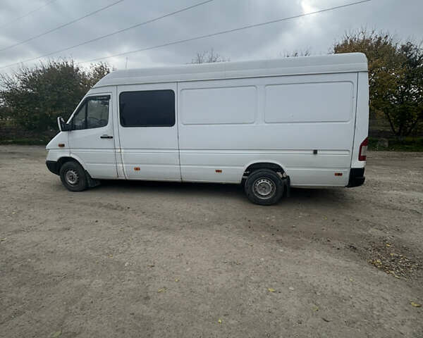 Белый Мерседес Sprinter, объемом двигателя 2.7 л и пробегом 579 тыс. км за 8500 $, фото 4 на Automoto.ua