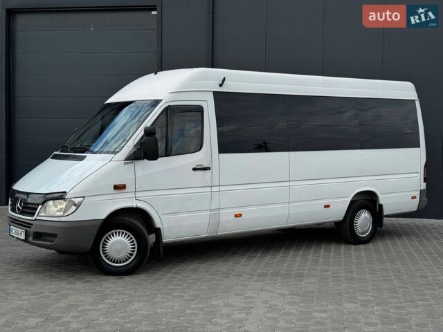 Белый Мерседес Sprinter, объемом двигателя 2.7 л и пробегом 691 тыс. км за 11399 $, фото 2 на Automoto.ua