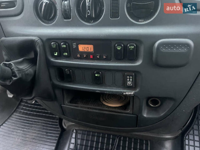 Білий Мерседес Sprinter, об'ємом двигуна 2.7 л та пробігом 316 тис. км за 6799 $, фото 17 на Automoto.ua