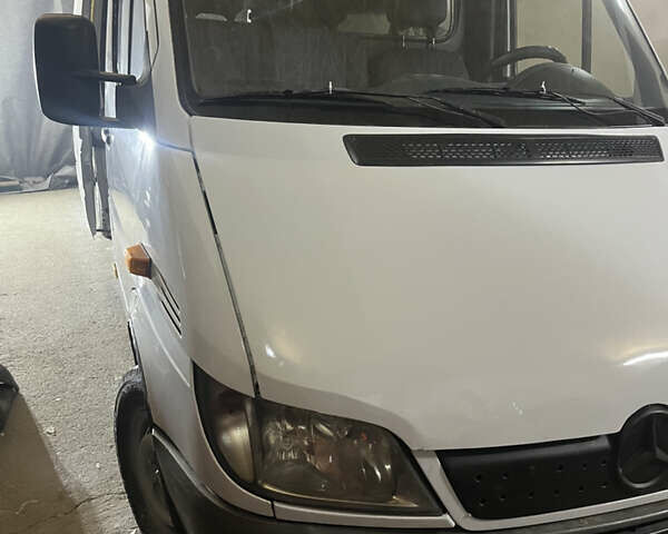 Белый Мерседес Sprinter, объемом двигателя 2.2 л и пробегом 606 тыс. км за 7300 $, фото 11 на Automoto.ua