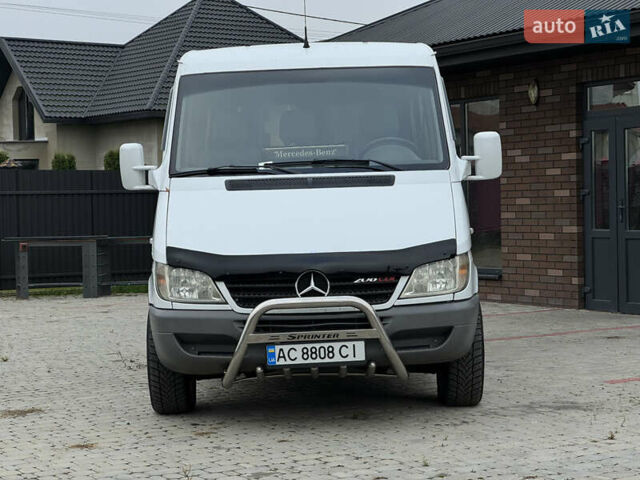 Белый Мерседес Sprinter, объемом двигателя 2.2 л и пробегом 380 тыс. км за 8700 $, фото 1 на Automoto.ua