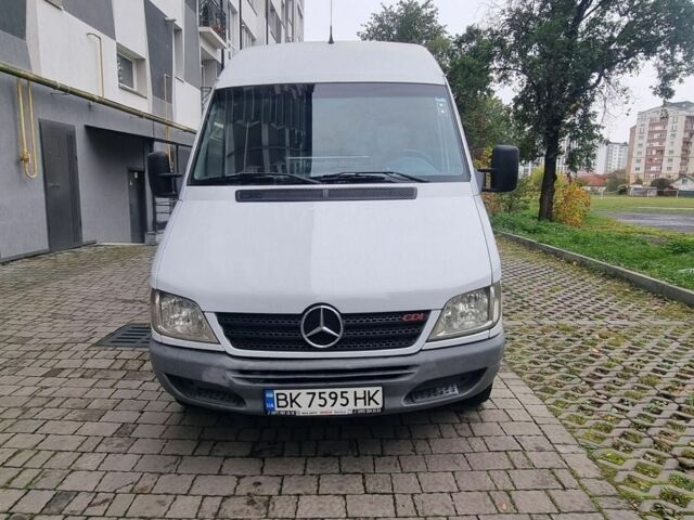Белый Мерседес Sprinter, объемом двигателя 2.69 л и пробегом 600 тыс. км за 11200 $, фото 1 на Automoto.ua