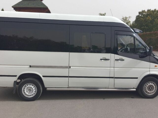 Белый Мерседес Sprinter, объемом двигателя 2.7 л и пробегом 350 тыс. км за 10500 $, фото 2 на Automoto.ua