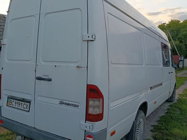 Белый Мерседес Sprinter, объемом двигателя 2.15 л и пробегом 400 тыс. км за 9500 $, фото 2 на Automoto.ua
