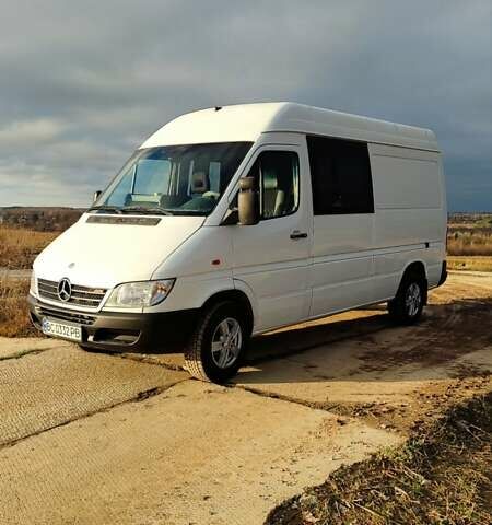 Белый Мерседес Sprinter, объемом двигателя 2.69 л и пробегом 75 тыс. км за 6900 $, фото 2 на Automoto.ua