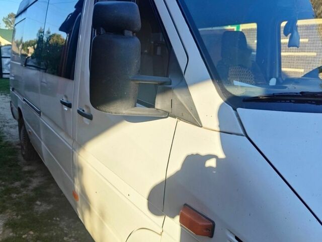 Белый Мерседес Sprinter, объемом двигателя 2.15 л и пробегом 787 тыс. км за 8500 $, фото 1 на Automoto.ua