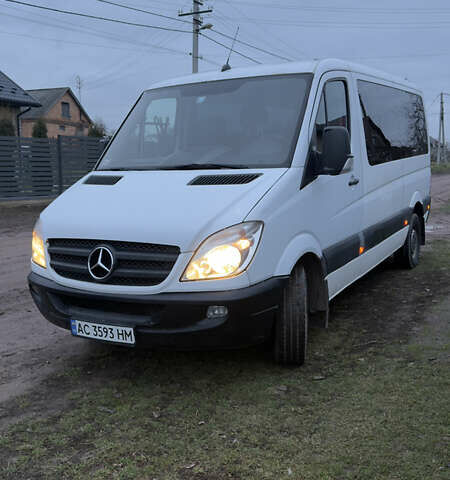 Белый Мерседес Sprinter, объемом двигателя 2.2 л и пробегом 450 тыс. км за 13500 $, фото 1 на Automoto.ua