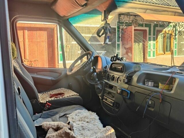 Белый Мерседес Sprinter, объемом двигателя 2.15 л и пробегом 787 тыс. км за 8500 $, фото 5 на Automoto.ua