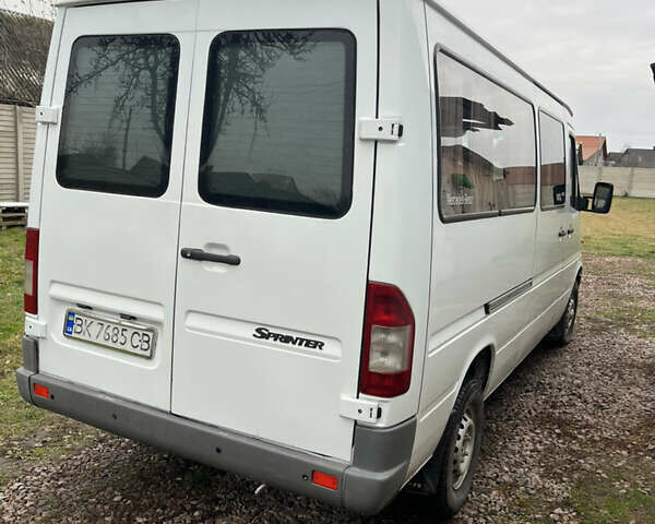 Білий Мерседес Sprinter, об'ємом двигуна 2.2 л та пробігом 400 тис. км за 8000 $, фото 1 на Automoto.ua