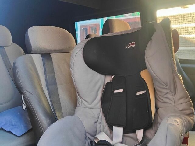 Белый Мерседес Sprinter, объемом двигателя 2.15 л и пробегом 787 тыс. км за 8500 $, фото 6 на Automoto.ua