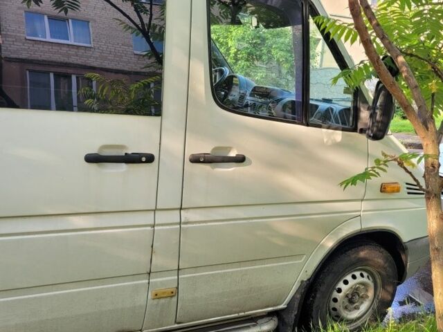 Білий Мерседес Sprinter, об'ємом двигуна 2.7 л та пробігом 570 тис. км за 9493 $, фото 2 на Automoto.ua