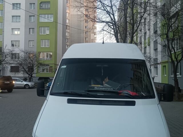 Белый Мерседес Sprinter, объемом двигателя 2 л и пробегом 600 тыс. км за 6800 $, фото 6 на Automoto.ua