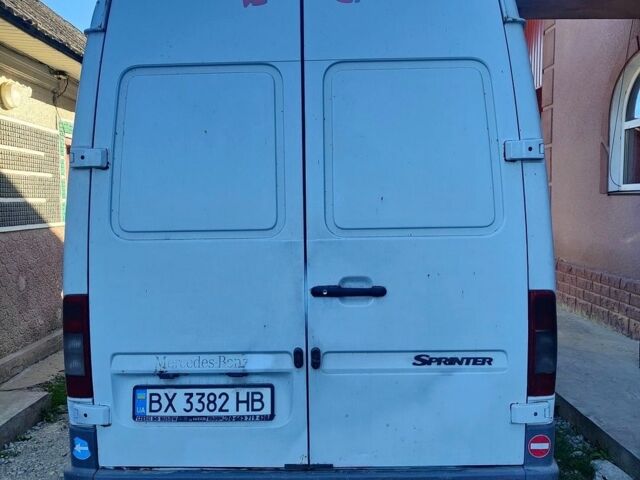 Белый Мерседес Sprinter, объемом двигателя 2.15 л и пробегом 787 тыс. км за 8500 $, фото 2 на Automoto.ua