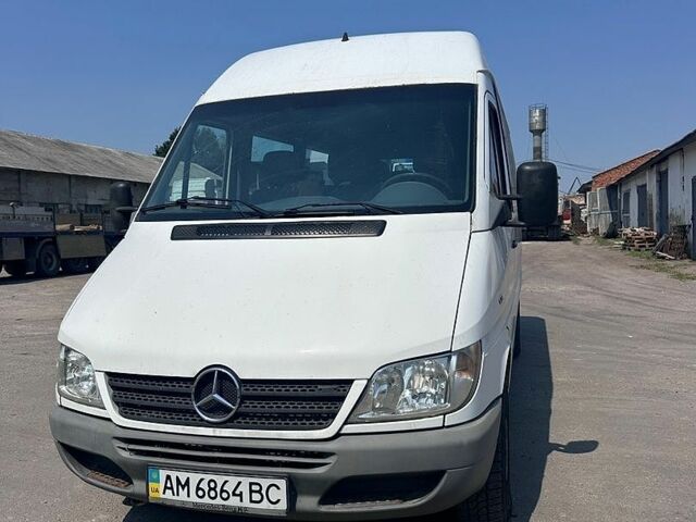 Белый Мерседес Sprinter, объемом двигателя 2.15 л и пробегом 179 тыс. км за 8200 $, фото 1 на Automoto.ua