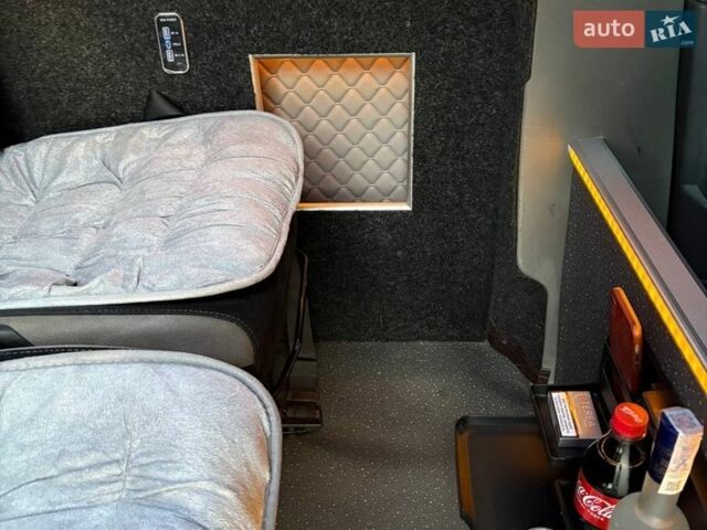 Белый Мерседес Sprinter, объемом двигателя 2.15 л и пробегом 400 тыс. км за 10000 $, фото 10 на Automoto.ua