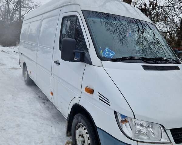 Белый Мерседес Sprinter, объемом двигателя 2.2 л и пробегом 420 тыс. км за 7700 $, фото 1 на Automoto.ua