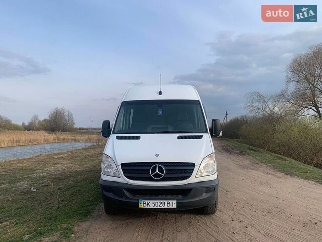 Белый Мерседес Sprinter, объемом двигателя 2.1 л и пробегом 310 тыс. км за 9900 $, фото 1 на Automoto.ua