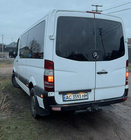 Белый Мерседес Sprinter, объемом двигателя 2.2 л и пробегом 450 тыс. км за 13500 $, фото 3 на Automoto.ua